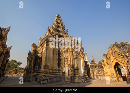 Maha Aungmye (Aung Mye) Bonzan Kloster (auch Asn mich Nu Ok Kyaung oder mich Nu Ziegelstein Monastery bekannt) in Inwa (Ava) in der Nähe von Mandalay in Myanmar (Burma). Stockfoto