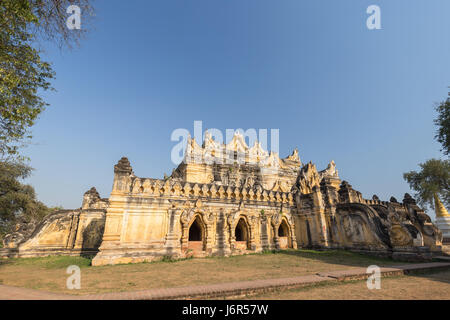 Maha Aungmye (Aung Mye) Bonzan Kloster (auch Asn mich Nu Ok Kyaung oder mich Nu Ziegelstein Monastery bekannt) in Inwa (Ava) in der Nähe von Mandalay in Myanmar (Burma). Stockfoto