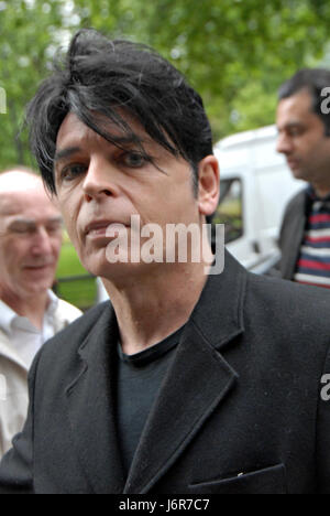 London, UK, 18.05.2017 Gary Numan kommt für 2017 jährliche Ivor Novello im Cavendish House Hotel in Park Lane. Stockfoto