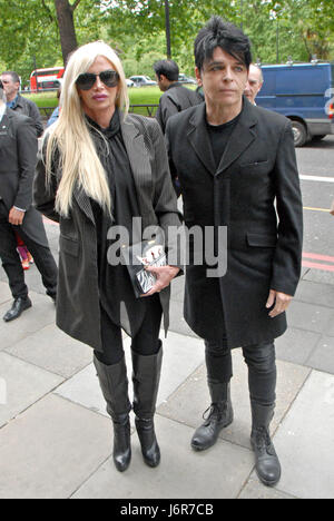 London, UK, 18.05.2017 Gary Numan kommt für 2017 jährliche Ivor Novello im Cavendish House Hotel in Park Lane. Stockfoto