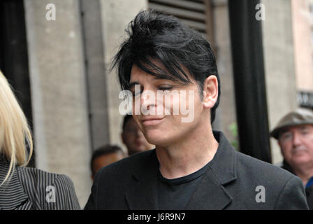 London, UK, 18.05.2017 Gary Numan kommt für das Jahr 2017 jährlich, die an das Cavendish House Hotel Park Lane Ivor Novello awards. Stockfoto