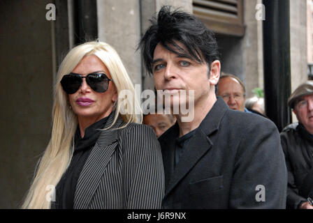 London, UK, 18.05.2017 Gary Numan kommt für das Jahr 2017 jährlich, die an das Cavendish House Hotel Park Lane Ivor Novello awards. Stockfoto