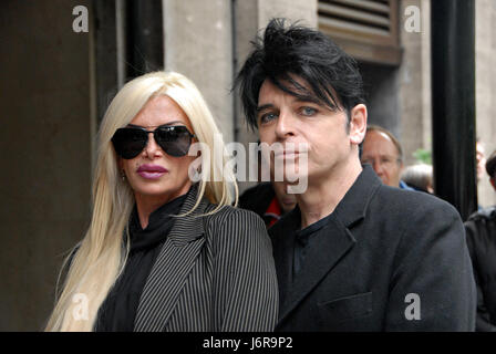 London, UK, 18.05.2017 Gary Numan kommt für das Jahr 2017 jährlich, die an das Cavendish House Hotel Park Lane Ivor Novello awards. Stockfoto