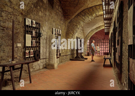 Allgemeine Ansicht in das Verlies im Inneren der Burg von Eger, Eger, Ungarn. Stockfoto