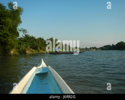 0905 Flussufern Bezirke Blue Sky Calumpit Bulacan Apalit Pampanga Dörfer 40 Stockfoto