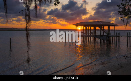 Sonnenuntergang am Fluss Tolomato in St. Augustine, Florida, USA. Stockfoto