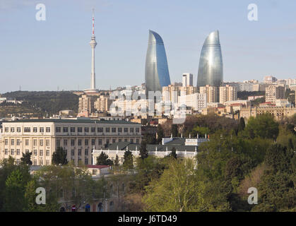 Flame towers, Wolkenkratzer und Fernsehturm in Baku Aserbaidschan, eine überragende Wahrzeichen moderner Architektur Stockfoto