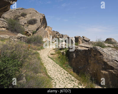 Gobustan Nationalpark bietet eine Stunde südlich von Baku in Aserbaidschan, atemberaubende Landschaften und 6000 alte Petroglyphen, ein Unesco Weltkulturerbe Stockfoto