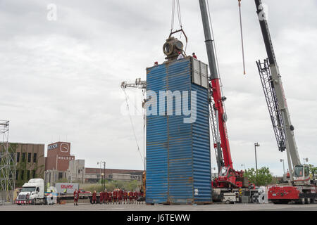 Montreal, Kanada. 21. Mai 2017. Royal de Luxe Riesen im Rahmen der Gedenkfeiern zum 375-jährigen Jubiläum der Montreal Credit: Marc Bruxelle/Alamy Live News Stockfoto