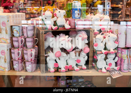 Berlin, Deutschland. 17. Mai 2017. Einhorn-Produkte zu verkaufen. am 17. Mai 2017 in Berlin, Deutschland. Foto: picture Alliance/Robert Schlesinger | weltweite Nutzung/Dpa/Alamy Live-Nachrichten Stockfoto