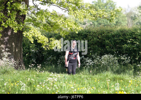 Uttoxeter, Staffordshire. 22. Mai 2017. Anwohner genießen Sie den Start in eine wochenlange Hitzewelle in Uttoxeter, Staffordshire. Temperaturen werden sich voraussichtlich bis zu 25 Grad Celsius während der warmen Zauber getroffen. 22. Mai 2017. Bildnachweis: Richard Holmes/Alamy Live-Nachrichten Stockfoto