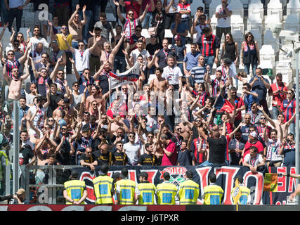 Turin, Italien. 21. Mai 2017. Crotone-fans Fußball: italienische "Serie A" match zwischen Juventus 3-0 FC Crotone Juventus Stadium in Turin, Italien. Bildnachweis: Maurizio Borsari/AFLO/Alamy Live-Nachrichten Stockfoto