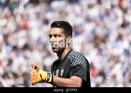 Turin, Italien. 21. Mai 2017. Gianluigi Buffon (Juventus) Fußball: Italienische "Serie A" match zwischen Juventus 3-0 FC Crotone Juventus Stadium in Turin, Italien. Bildnachweis: Maurizio Borsari/AFLO/Alamy Live-Nachrichten Stockfoto