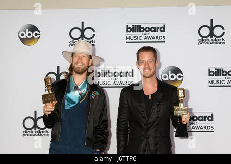 Las Vegas, NV, USA. 21. Mai 2017. Florida-Georgia-Line im Presseraum an der 2017 Billboard Music Awards auf der T-Mobile Arena In Las Vegas, Nevada am 21. Mai 2017. Bildnachweis: David Edwards/Medien Punch/Alamy Live-Nachrichten Stockfoto