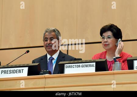 (170522) - Genf, 22. Mai 2017 (Xinhua)--World Health Organization Director-General Margaret Chan (R) nimmt an der Eröffnung des 70. World Health Assembly in Genf, Schweiz, 22. Mai 2017. (Xinhua/Alain Grosclaude) (Dtf) Stockfoto