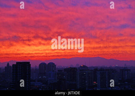 Peking, China. 22. Mai 2017. Foto aufgenommen am 22. Mai 2017 zeigt den Sonnenuntergang in Peking, Hauptstadt von China. Bildnachweis: Liu Xianguo/Xinhua/Alamy Live-Nachrichten Stockfoto