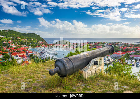 Saint Barthelemy Skyline und den Hafen in der Karibik. Stockfoto