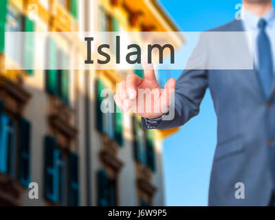 Islam - Geschäftsmann Hand Taste am Touch-Screen-Oberfläche. Wirtschaft, Technologie, Internet-Konzept. Stock Foto Stockfoto