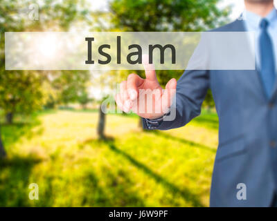 Islam - Geschäftsmann Hand Taste am Touch-Screen-Oberfläche. Wirtschaft, Technologie, Internet-Konzept. Stock Foto Stockfoto