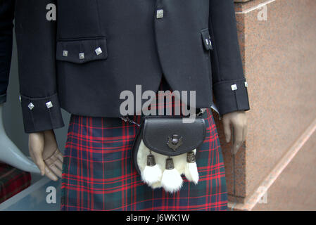 Schottischen Kilt Highland Dress auf dummy außen shop Stockfoto