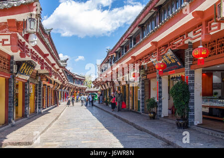 Lijiang, China - April 10,2017: malerische Aussicht auf die Altstadt von Lijiang in Yunnan, China.It ist auch ein UNESCO-Weltkulturerbe. Stockfoto