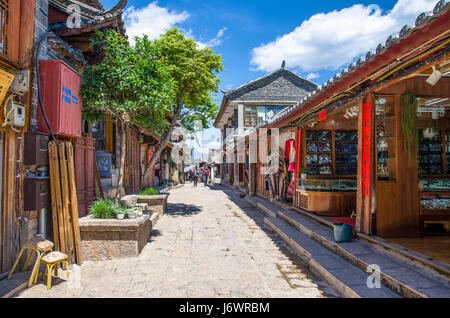 Lijiang, China - April 10,2017: malerische Aussicht auf die Altstadt von Lijiang in Yunnan, China.It ist auch ein UNESCO-Weltkulturerbe. Stockfoto