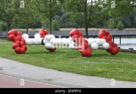 Modell eines elektrisch angetriebenen Nanocar durch Chemiker der Universität Groningen Ben Feringa, Chemie-Nobelpreisträger im Jahr 2016. Zernike Campus gelegen. Stockfoto