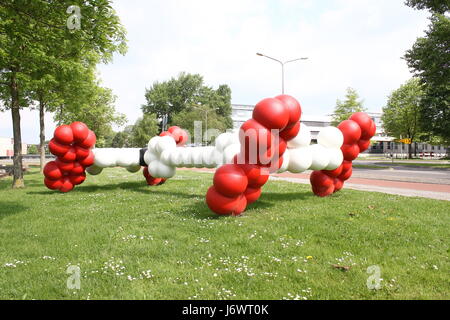 Modell eines elektrisch angetriebenen Nanocar durch Chemiker der Universität Groningen Ben Feringa, Chemie-Nobelpreisträger im Jahr 2016. Zernike Campus gelegen. Stockfoto