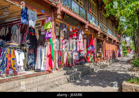 Lijiang, China - April 10,2017: malerische Aussicht auf die Altstadt von Lijiang in Yunnan, China.It ist auch ein UNESCO-Weltkulturerbe. Stockfoto