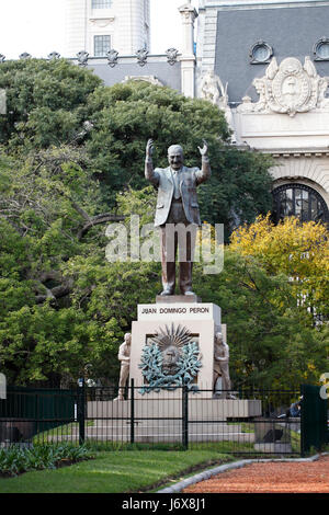 Statue oder Denkmal zu Ehren der argentinischen ehemaliger Präsident Juan Domingo Perón, eine populistische Politiker, der eine nationale Ikone wurde. Verheiratet mit Eva Stockfoto