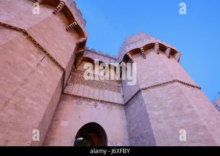 Serrano-Türme (Torres de Serrano) in der Stadt Valencia, Spanien. Stockfoto