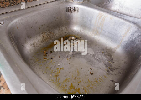 Wirklich schmutzig Edelstahl-Spüle Stockfoto