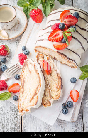 Geflochtene Brötchen Stockfoto