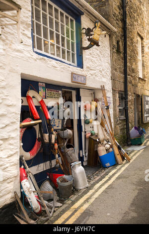 Großbritannien, Cornwall, Mevagissey, mittlere Wharf, Nautilus maritimen Erinnerungsstücken Antiquitätenladen Stockfoto