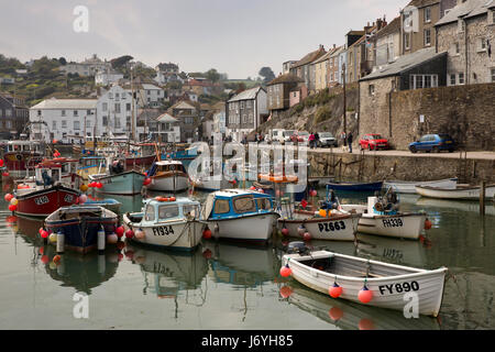 Großbritannien, Cornwall, Mevagissey, arbeiten Boote vertäut im Hafen von Osten Kai Stockfoto