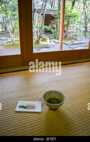 Grüner Tee im japanischen Teehaus Stockfoto