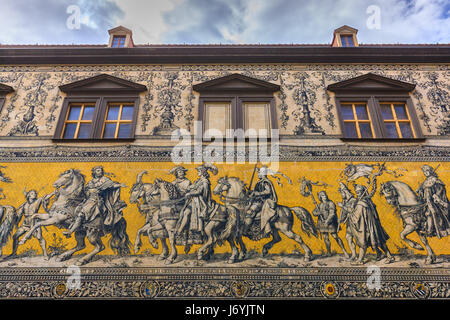 Der Fürstenzug Fürstenzug Malerei in Augustusstrasse Altstadt Altstadt Dresden Deutschland Mitteleuropa in der alten Stadt von Dresden Stockfoto