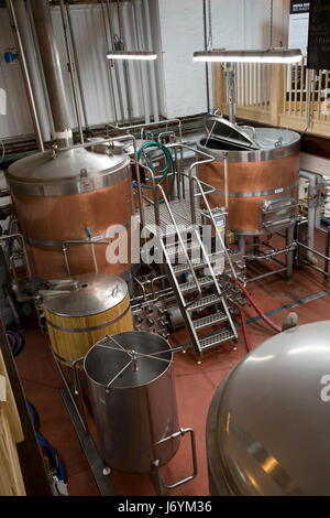 Großbritannien, Cornwall, St Austell, Trevarthian Road, St Austell Brauerei, Kupfer und Edelstahl mash tuns Stockfoto