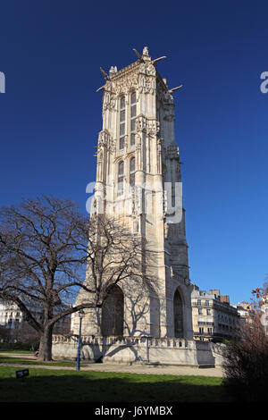 Saint Jacques Turm (Tour Saint-Jacques) befindet sich in Rivoli Straße, Paris Stockfoto