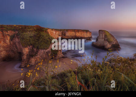 Shark fin Bucht bei Sonnenuntergang, Santa Cruz, Kalifornien, USA Stockfoto