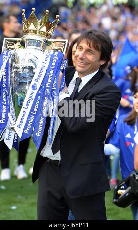 CHELSEA-Trainer ANTONIO CONTE CHELSEA PREMIER LEAGUE CHAMPIO STAMFORD BRIDGE Stadion LONDON ENGLAND 21. Mai 2017 Stockfoto