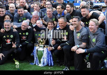 CHELSEA-Trainer ANTONIO CONTE CHELSEA PREMIER LEAGUE CHAMPIO STAMFORD BRIDGE Stadion LONDON ENGLAND 21. Mai 2017 Stockfoto