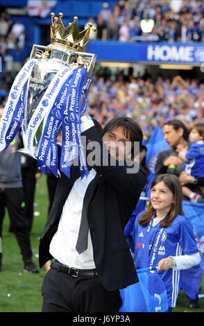 CHELSEA-Trainer ANTONIO CONTE CHELSEA PREMIER LEAGUE CHAMPIO STAMFORD BRIDGE Stadion LONDON ENGLAND 21. Mai 2017 Stockfoto