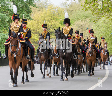 Des Königs Troop Royal Horse Artillery markieren 91. Geburtstag der Königin mit einer 41 Salutschüsse im Hyde Park, London, UK.  Mitwirkende: Atmosphäre, Ansicht, des Königs Troop Royal Horse Artillery wo: London, Vereinigtes Königreich bei: Kredit-21. April 2017: Wheatley/WENN Stockfoto