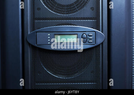 Nahaufnahme des Control Panels im Rechenzentrum Stockfoto