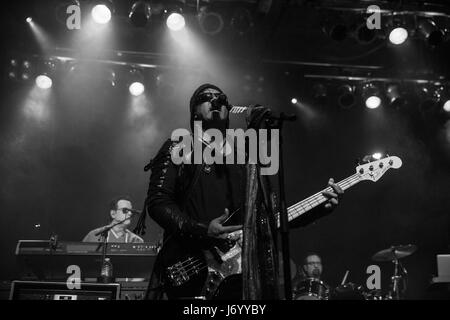 Bassist Brownmark of the Revolution, Prince's 80er Backing Band tritt im Phoenix Concert Theatre in Toronto, Kanada, auf Stockfoto