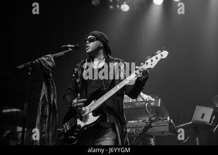 Bassist Brownmark of the Revolution, Prince's 80er Backing Band tritt im Phoenix Concert Theatre in Toronto, Kanada, auf Stockfoto