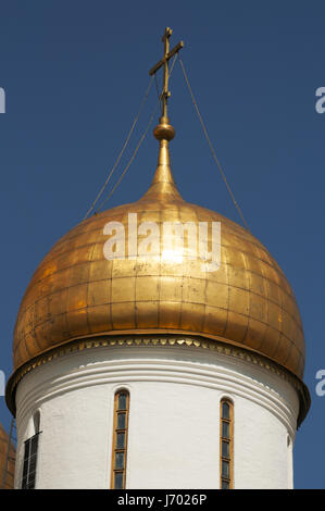 Moskauer Kreml: goldene Kuppel der Kathedrale der Dormitio gewidmet Russisch-orthodoxe Kirche der Entschlafung der Gottesgebärerin in der Dom-S Stockfoto