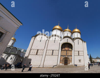 Moskauer Kreml, Russland: Kathedrale der Dormitio, Russisch-orthodoxe Kirche gewidmet der Entschlafung der Gottesgebärerin auf dem Domplatz Stockfoto