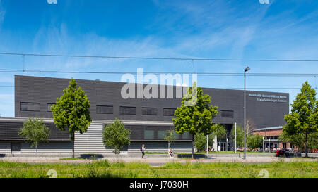 Humboldt-Universität Bibliothek (Erwin Schrödinger-Zentrum) in Adlershof Science and Technology Park Park in Berlin, Deutschland Stockfoto